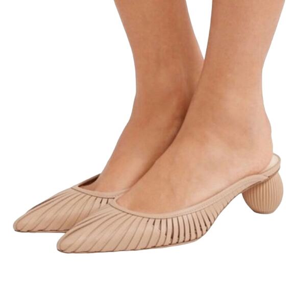 cult gaia Shoes - CULT GAIA Alia Mules Nude Sand Size 39 / 9 kitten heel